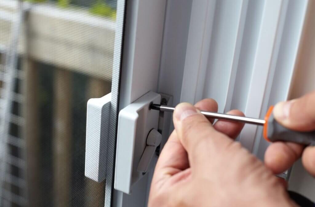 Lion Locksmith Silver Spring - How To Install And Unlock A Magnetic Door Lock