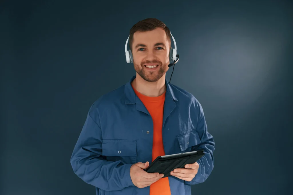 A customer support agent assisting a service request for Lion Locksmith Silver Spring MD, helping schedule locksmith service and technician dispatch.